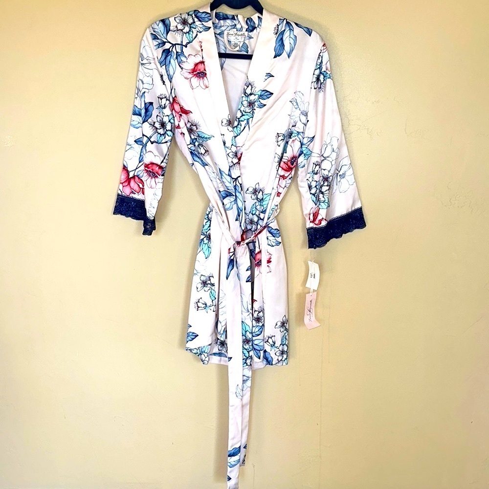 NWT Linea Dontella Corinne Satin Floral-Print Wrap Robe Blue/Pink Floral Sz M